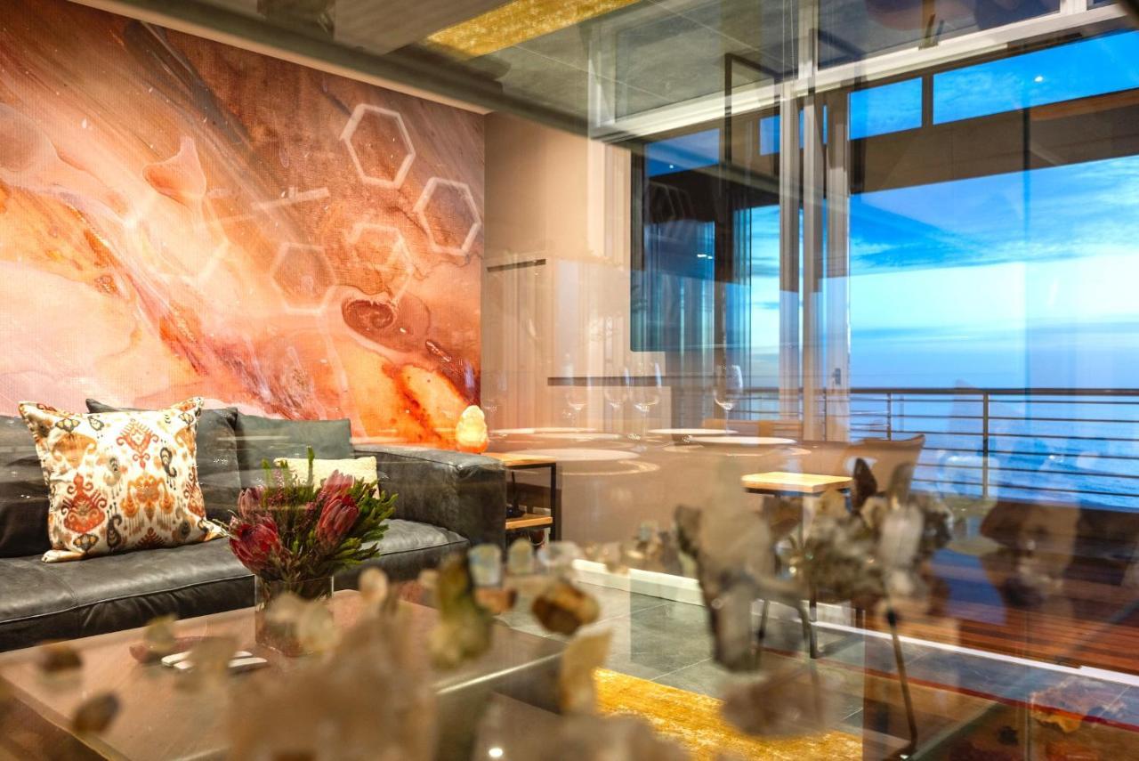 Serviced Penthouse, 100k Gemstone Display, Ensuite Apartment Kapstadt