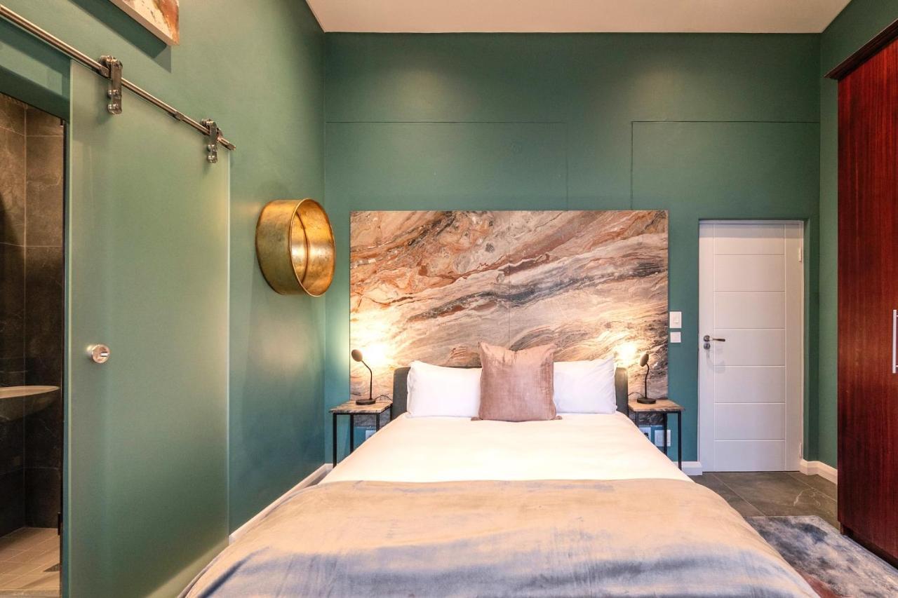 Serviced Penthouse, 100k Gemstone Display, Ensuite Kapstadt