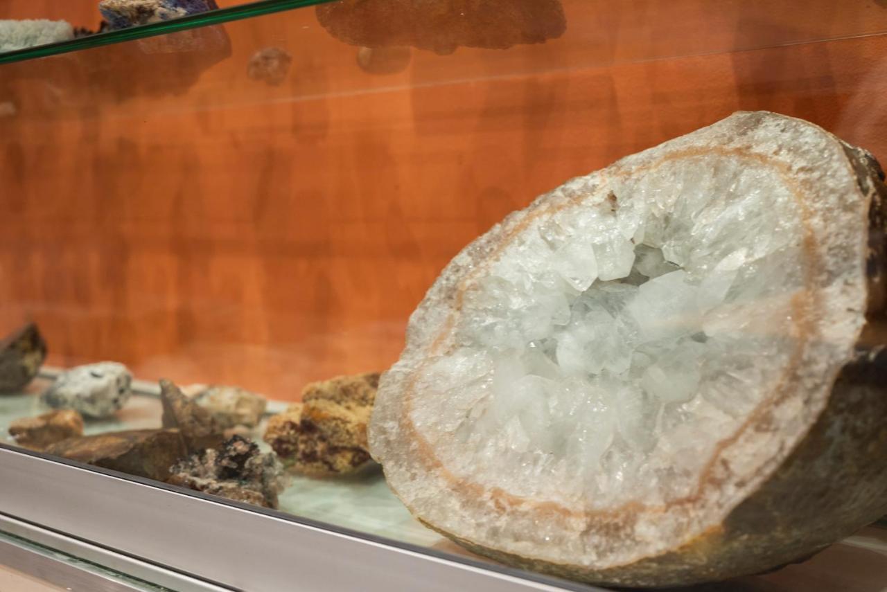 Apartment Serviced Penthouse, 100k Gemstone Display, Ensuite Kapstadt