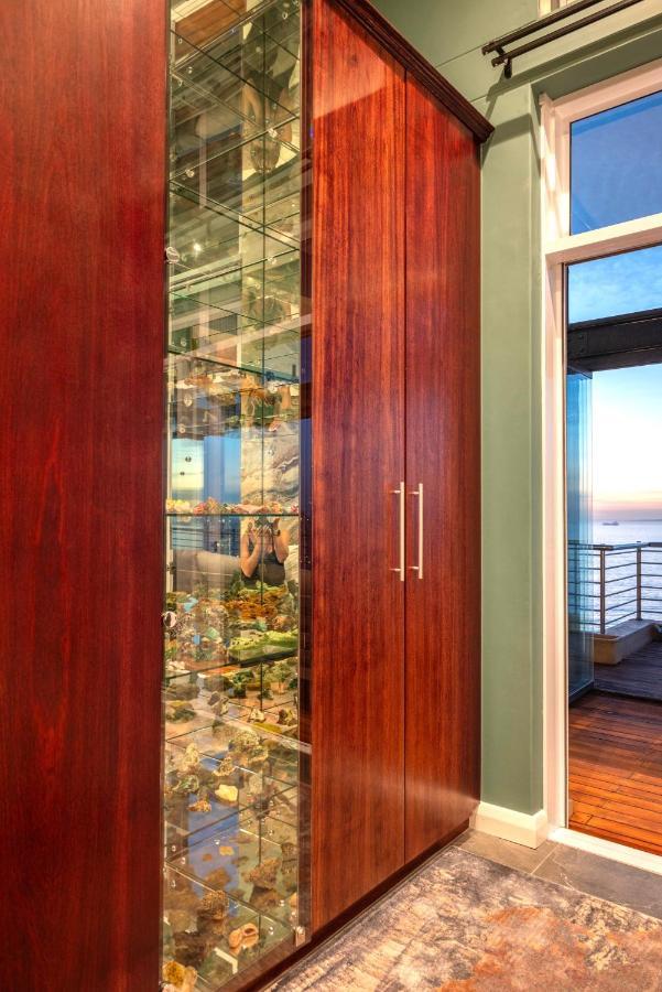 Apartment Serviced Penthouse, 100k Gemstone Display, Ensuite