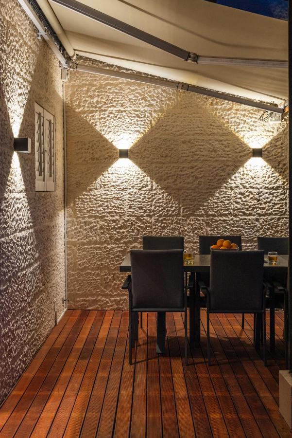 Apartment Serviced Penthouse, 100k Gemstone Display, Ensuite