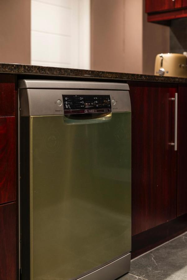 Serviced Penthouse, 100k Gemstone Display, Ensuite Kapstadt